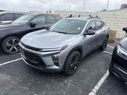 Used 2025 Chevrolet Trax ACTIV w/ Driver Confidence Package image 1