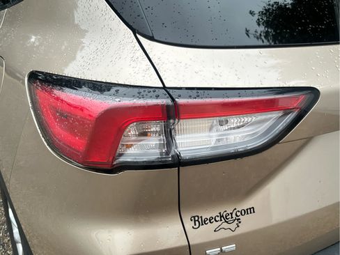 Used 2021 Ford Escape SE image 16