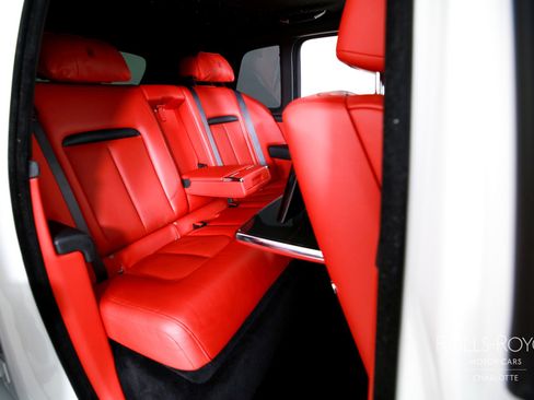 Used 2021 Rolls-Royce Cullinan Black Badge image 30