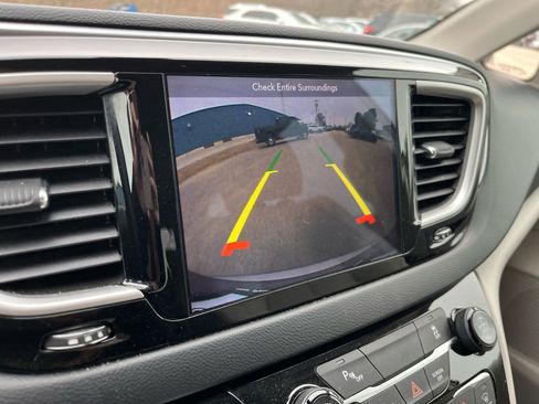 Used 2018 Chrysler Pacifica Touring Plus image 19