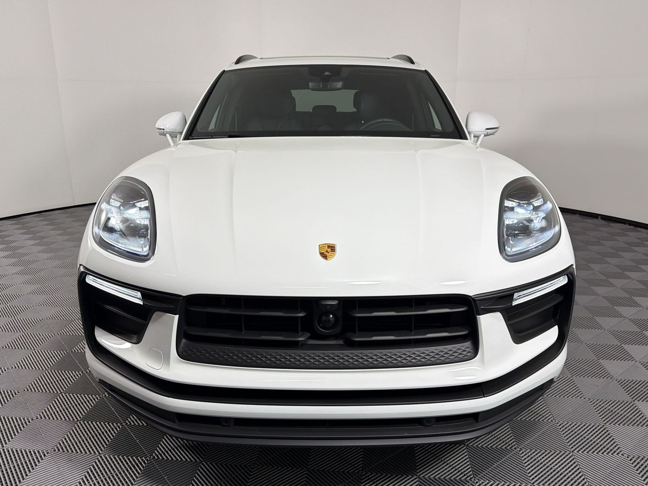 Certified 2026 Porsche Macan AWD/4WD image 6