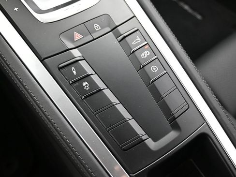Certified 2025 Porsche 718 Cayman GTS RWD image 24