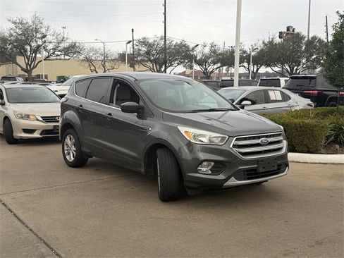 Used 2017 Ford Escape SE image 3