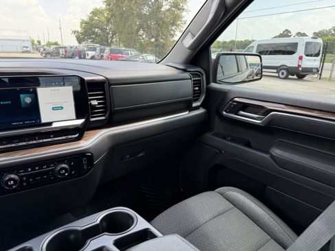 Used 2025 Chevrolet Silverado 1500 LT AWD/4WD image 29