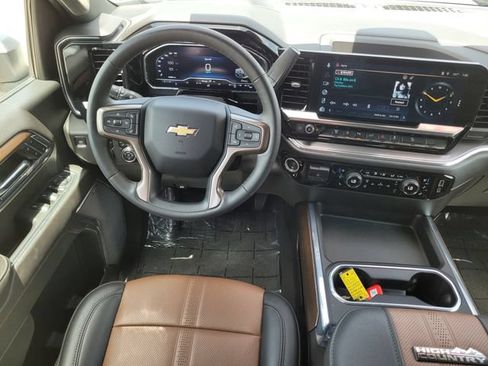 Used 2024 Chevrolet Silverado 2500 High Country w/ High Country Premium Package AWD/4WD image 13