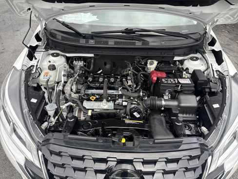 Used 2021 Nissan Kicks SV image 6