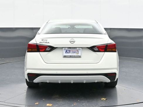 Used 2024 Nissan Altima 2.5 S image 11