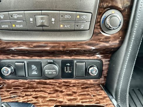 Used 2020 Nissan Armada Platinum w/ Captain's Chairs Package RWD image 30