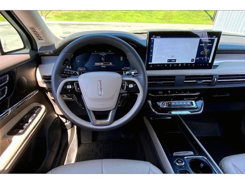 Used 2023 Lincoln Corsair AWD w/ Equipment Group 101A image 5