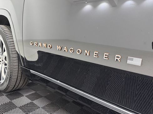 Used 2023 Jeep Grand Wagoneer Series III AWD/4WD image 9