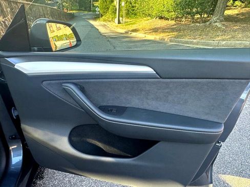 Used 2023 Tesla Model Y Long Range image 71