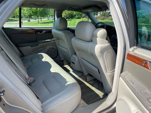 Used 2003 Cadillac De Ville w/ Comfort & Convenience Package FWD image 85