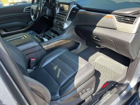 Used 2019 GMC Yukon XL Denali AWD/4WD image 25