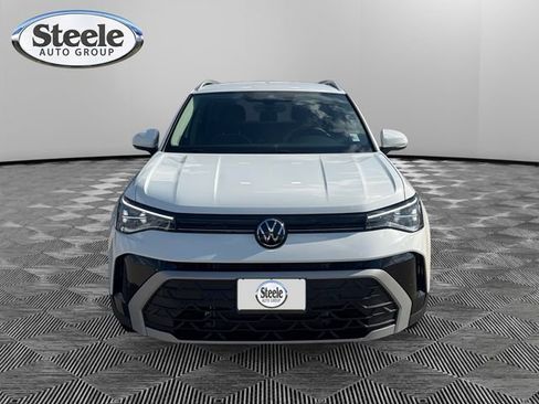 New 2026 Volkswagen Taos SE FWD image 8