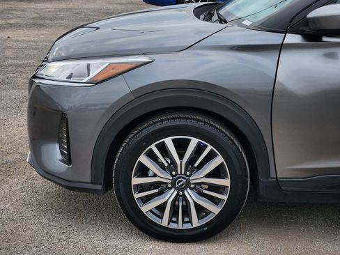 Used 2024 Nissan Kicks SV image 8