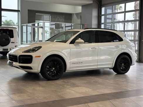 Used 2023 Porsche Cayenne Turbo AWD/4WD image 11