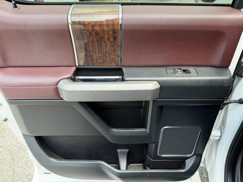 Used 2017 Ford F150 Platinum w/ Equipment Group 701A Luxury AWD/4WD image 23