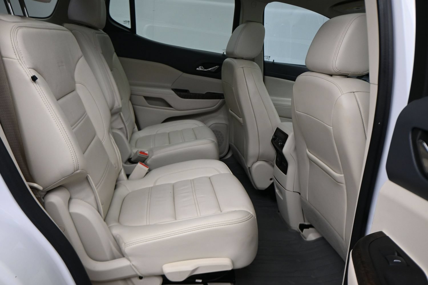 Used 2023 GMC Acadia Denali w/ Denali Ultimate Package FWD image 10