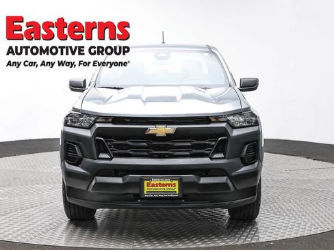 Used 2024 Chevrolet Colorado W/T RWD image 2
