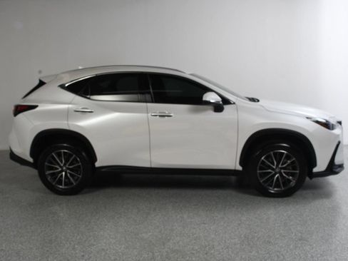 Used 2025 Lexus NX 250 FWD w/ Towing Package (2000 Lbs) image 4