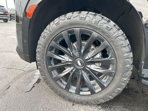 Used 2023 Cadillac Escalade Premium Luxury image 22