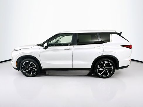 Used 2024 Mitsubishi Outlander SE image 4