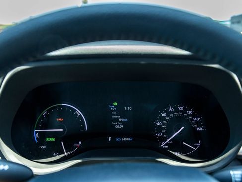 Used 2023 Toyota Sienna XLE FWD image 25
