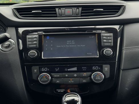 Used 2017 Nissan Rogue SL w/ SL Premium Package AWD/4WD image 14