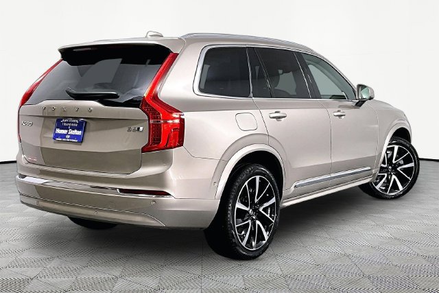 Used 2023 Volvo XC90 B6 Plus AWD/4WD image 13