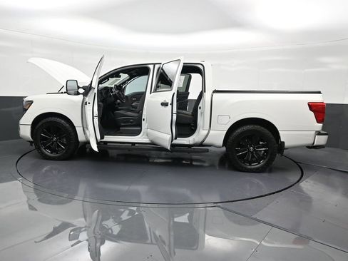 Used 2023 Nissan Titan SV w/ SV Convenience Package image 34