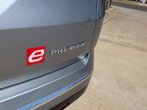 Used 2023 Chevrolet Traverse Premier w/ LPO, Floor Liner Package FWD image 40
