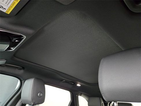 New 2026 Land Rover Range Rover Velar Dynamic SE image 11