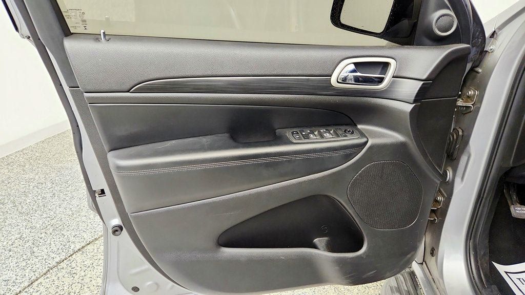 Used 2021 Jeep Grand Cherokee Laredo X AWD/4WD image 10