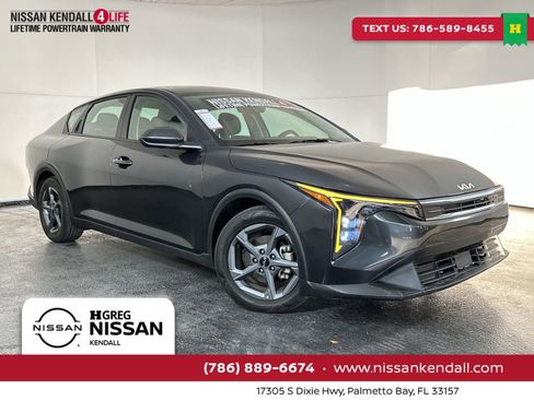 Used 2025 Kia K4 LXS image 1