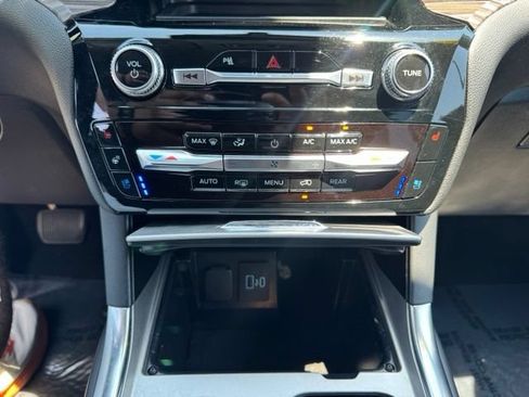 Used 2023 Ford Explorer Limited AWD/4WD image 31