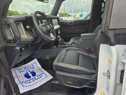 New 2025 Ford Bronco Outer Banks w/ Sasquatch Package AWD/4WD image 7