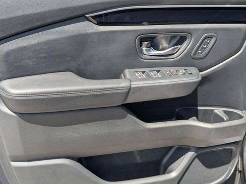 Used 2025 Honda Pilot EX-L image 13