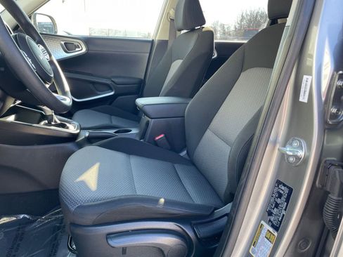 Used 2025 Kia Soul LX w/ LX Technology Package image 24