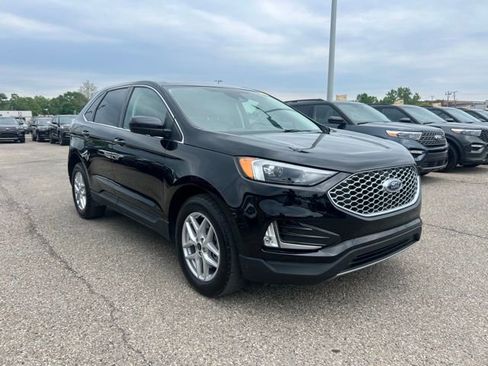 Used 2024 Ford Edge SEL w/ Convenience Package AWD/4WD image 3