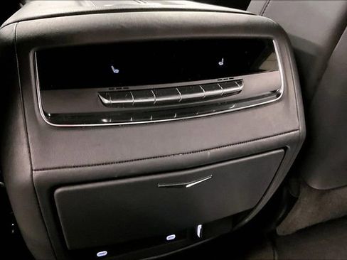 Used 2024 Cadillac Escalade Premium Luxury AWD/4WD image 34