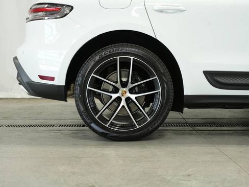 Certified 2025 Porsche Macan AWD/4WD image 40