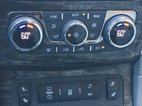 Used 2014 Buick Enclave Leather FWD image 19