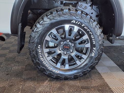 Used 2021 Nissan Titan PRO-4X w/ Pro-4x Convenience Package image 8