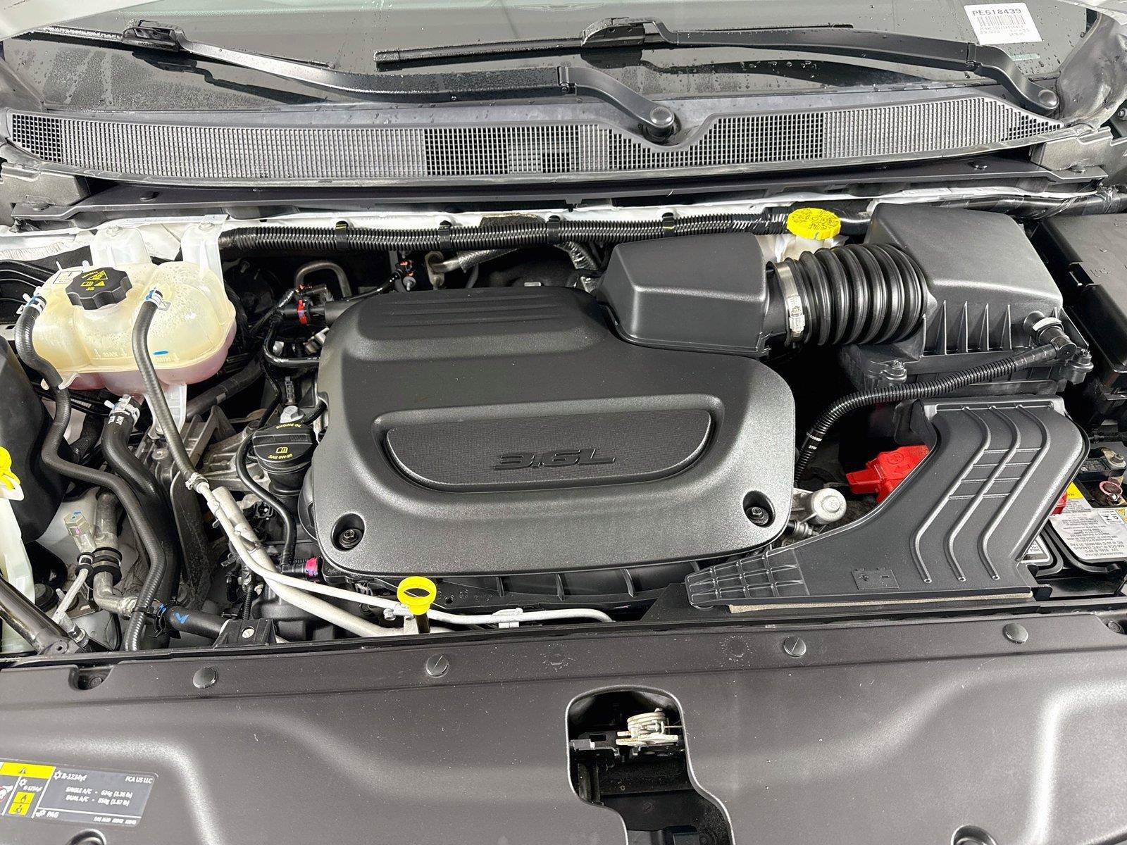 Used 2025 Chrysler Pacifica Limited FWD image 44