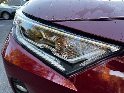 Used 2020 Toyota RAV4 Limited image 12