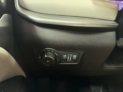 Used 2025 Jeep Compass Limited AWD/4WD image 22
