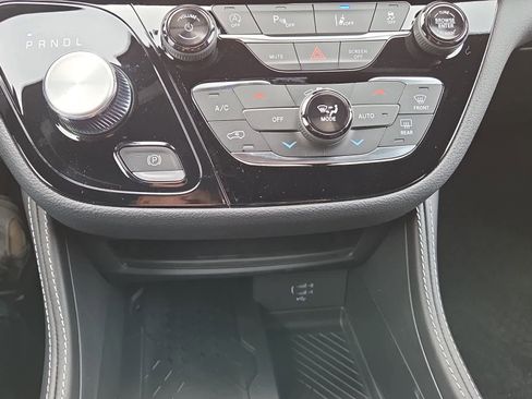 New 2026 Chrysler Pacifica Limited w/ S Appearance Package image 22