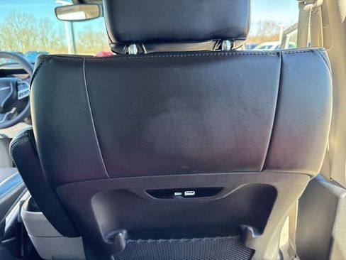 Used 2024 Chrysler Pacifica Touring-L FWD image 25