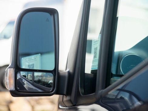 Used 2025 Mercedes-Benz Sprinter 2500 image 17