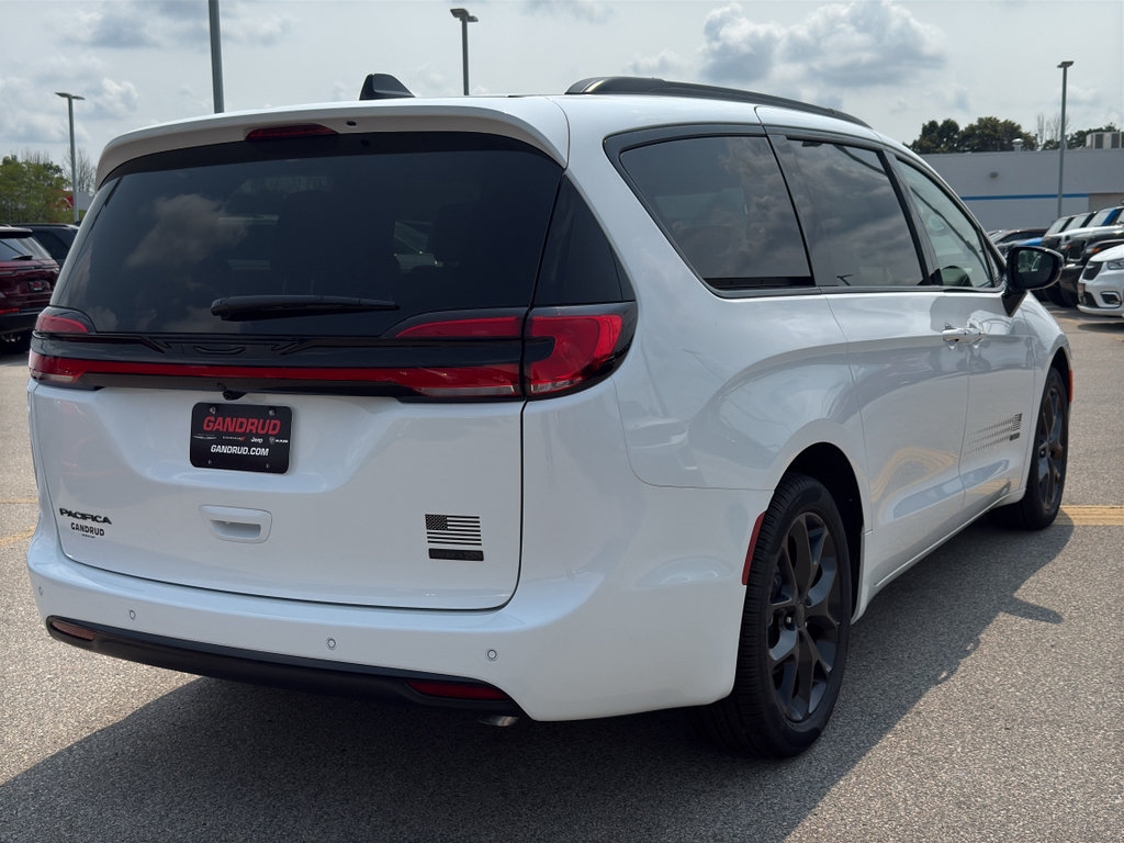 New 2027 Chrysler Pacifica Select FWD image 4